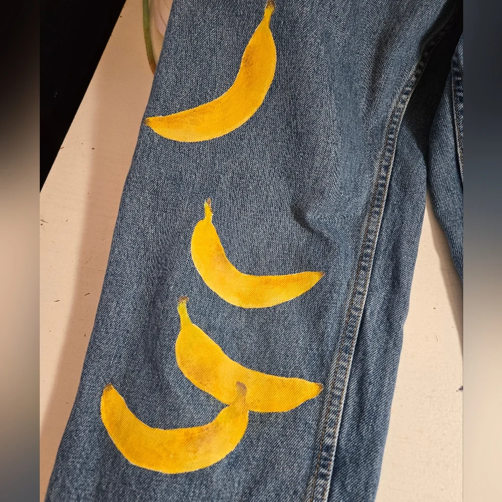 Levi's 550 Relaxed Blue Denim Painted Yellow Banana Design Tapered Leg Jeans - Picture 4 of 15